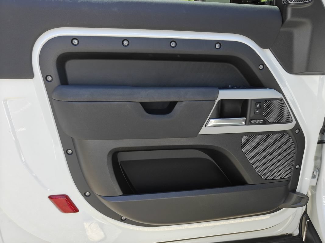 Used 2023 Land Rover Defender 90 SE AWD/4WD image 11