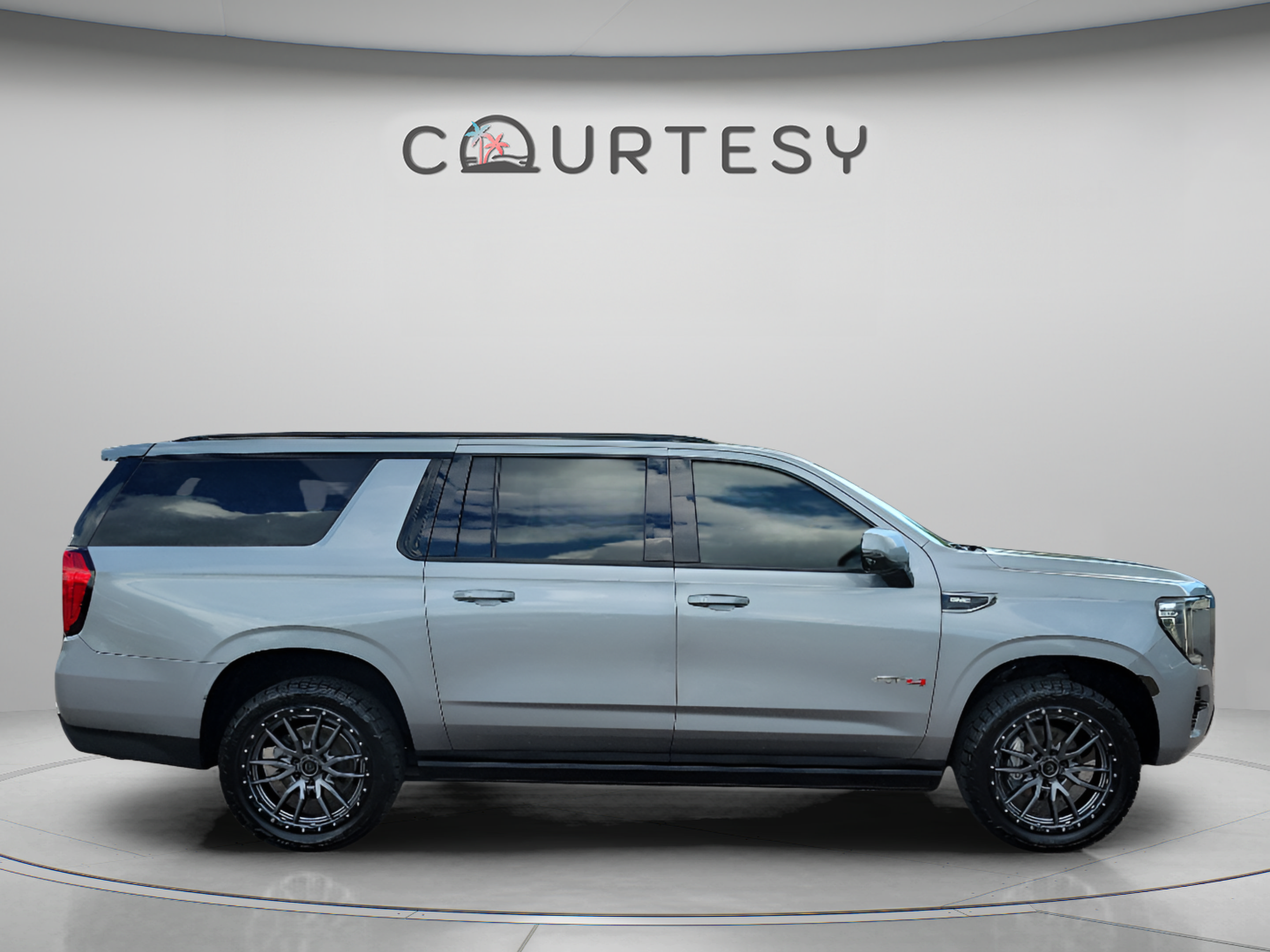 Used 2023 GMC Yukon XL AT4 w/ Technology Package AWD/4WD image 6