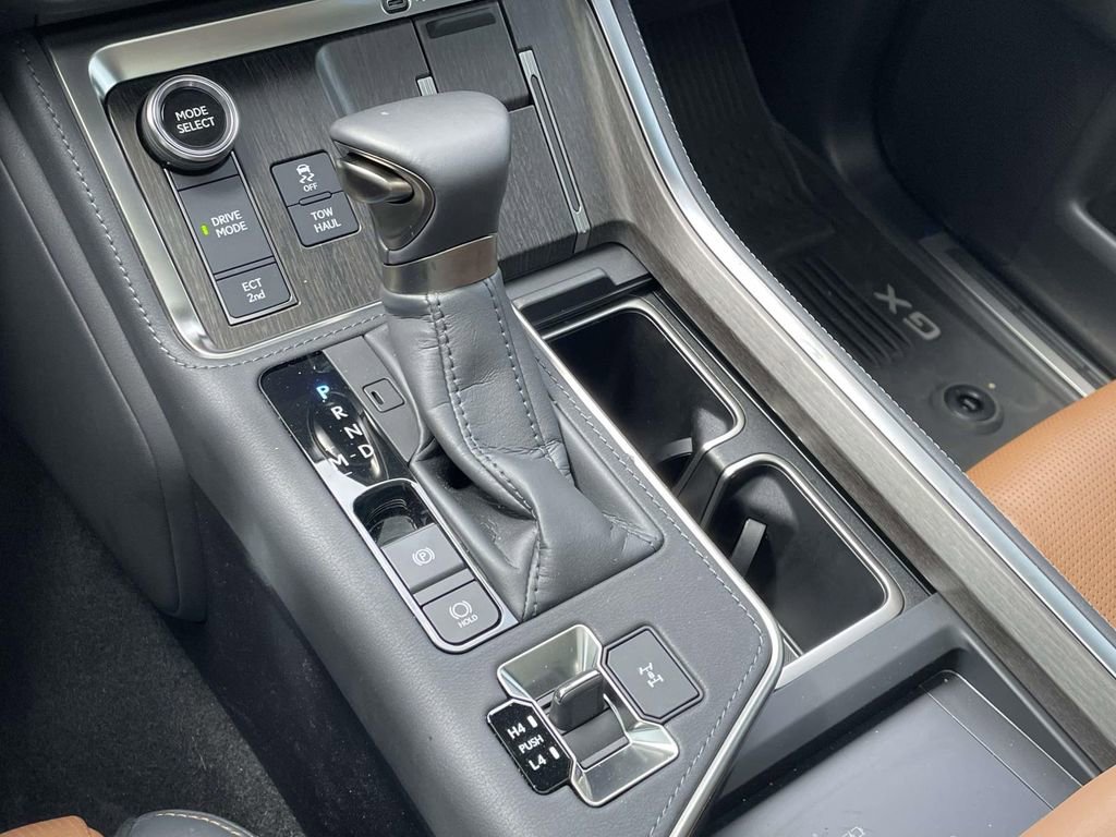 Used 2025 Lexus GX 550 w/ Accessory Package (2T) image 26