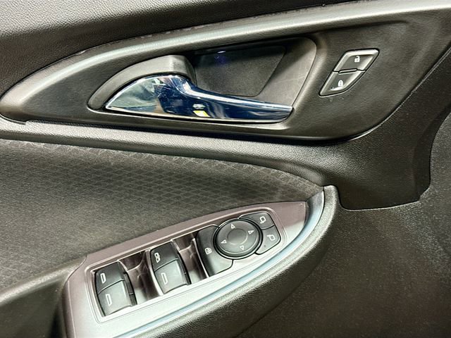 Used 2018 Chevrolet Malibu LT image 19