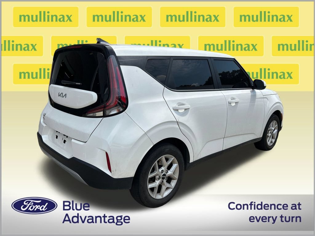 Used 2025 Kia Soul LX w/ LX Technology Package FWD image 3