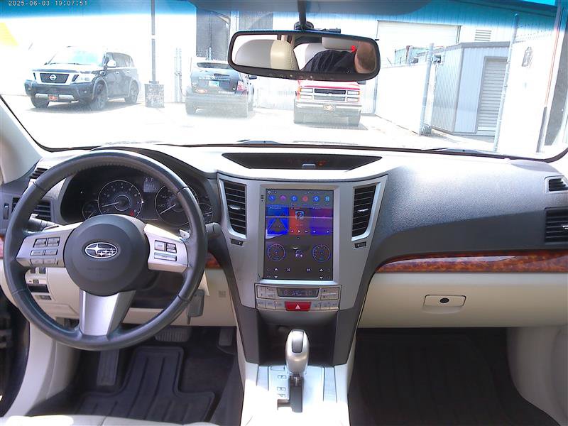 Used 2010 Subaru Outback 3.6R Limited w/ Popular Equipment Group 2C AWD/4WD image 9