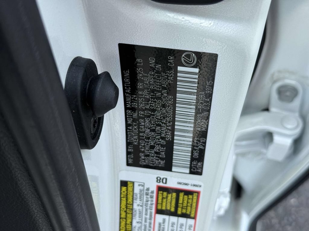 Used 2025 Lexus ES 300h Ultra Luxury w/ Accessory Package (Z2) FWD image 31