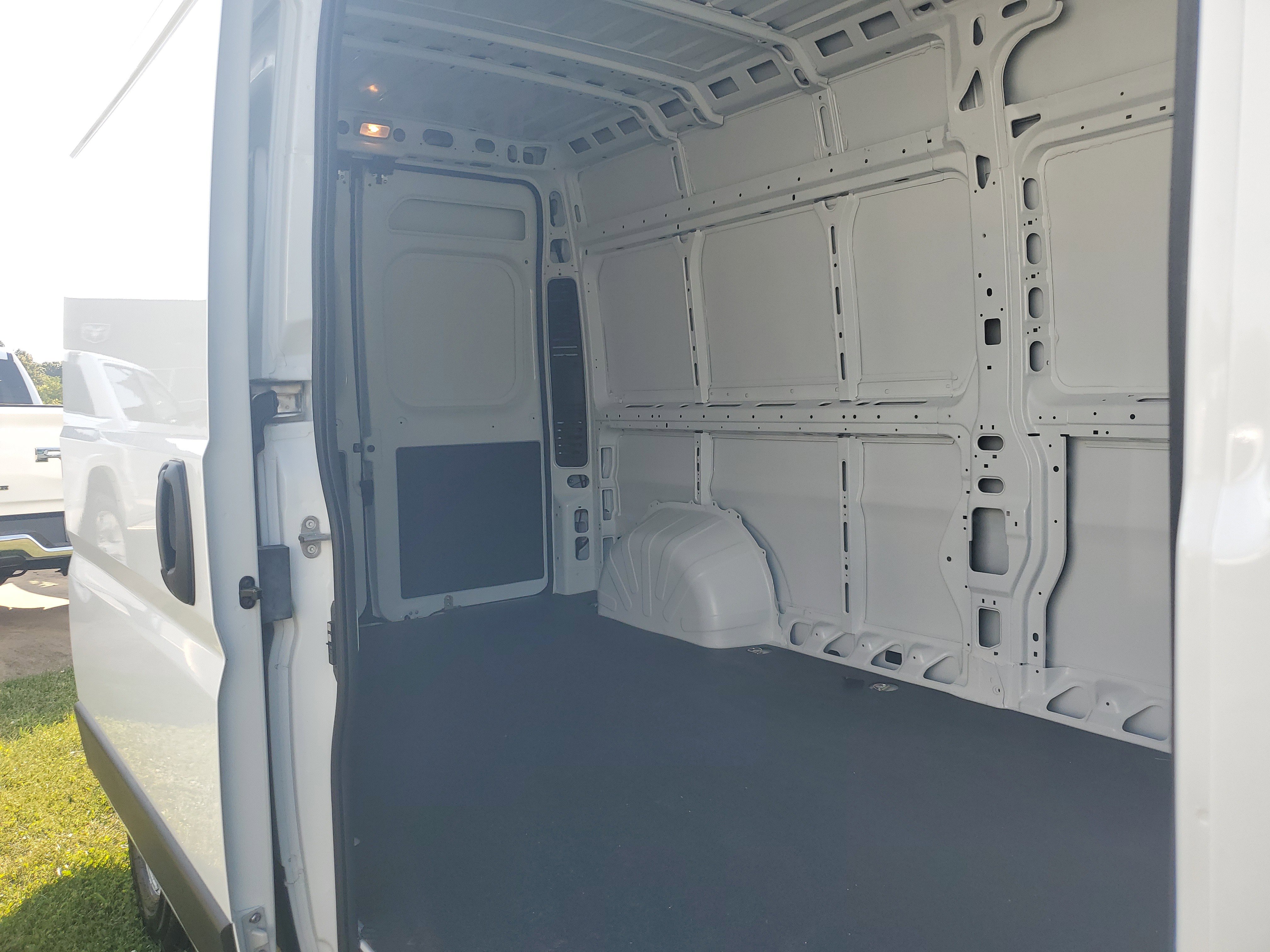 Used 2025 RAM ProMaster 2500 w/ Safety Group image 22