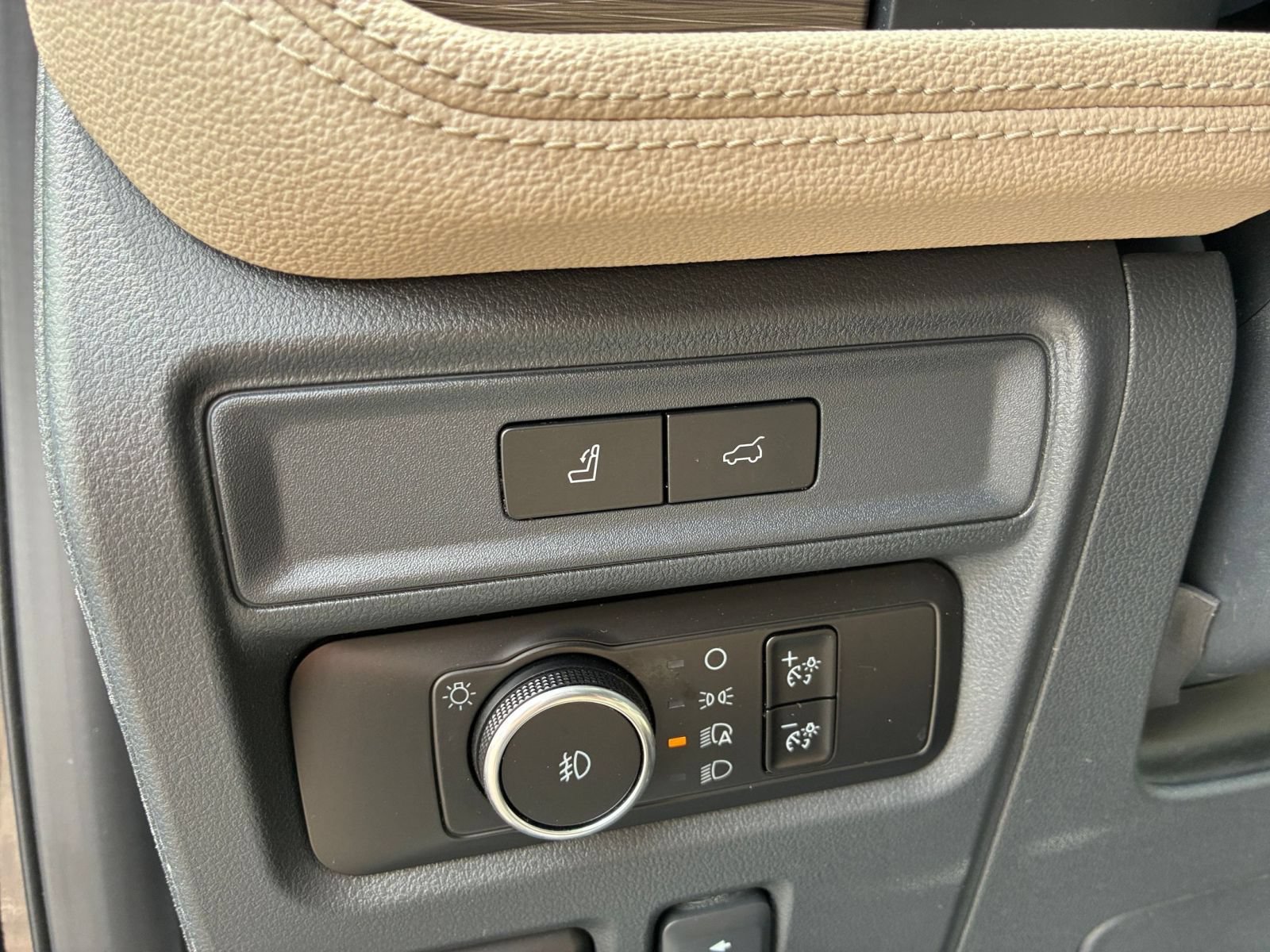 Used 2024 Ford Expedition Limited RWD image 24