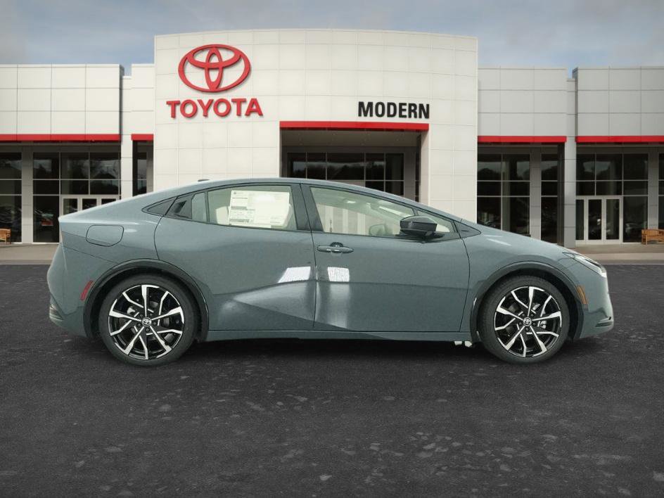 New 2026 Toyota Prius Plug-In Hybrid FWD image 2