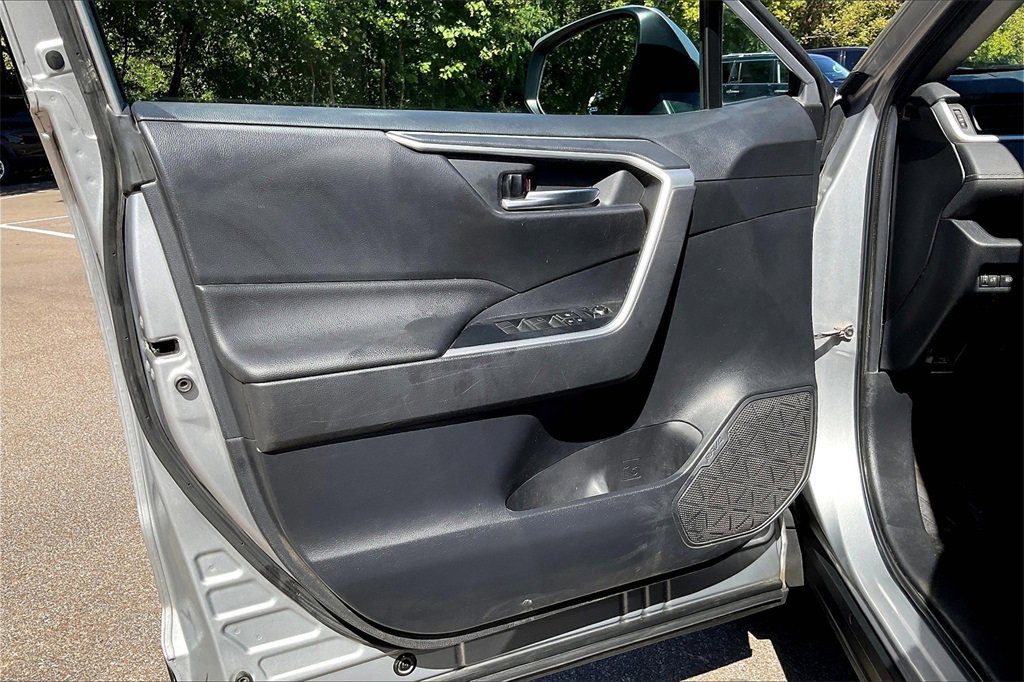 Used 2019 Toyota RAV4 XLE image 23