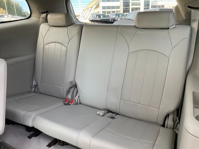 Used 2011 Buick Enclave CXL image 17