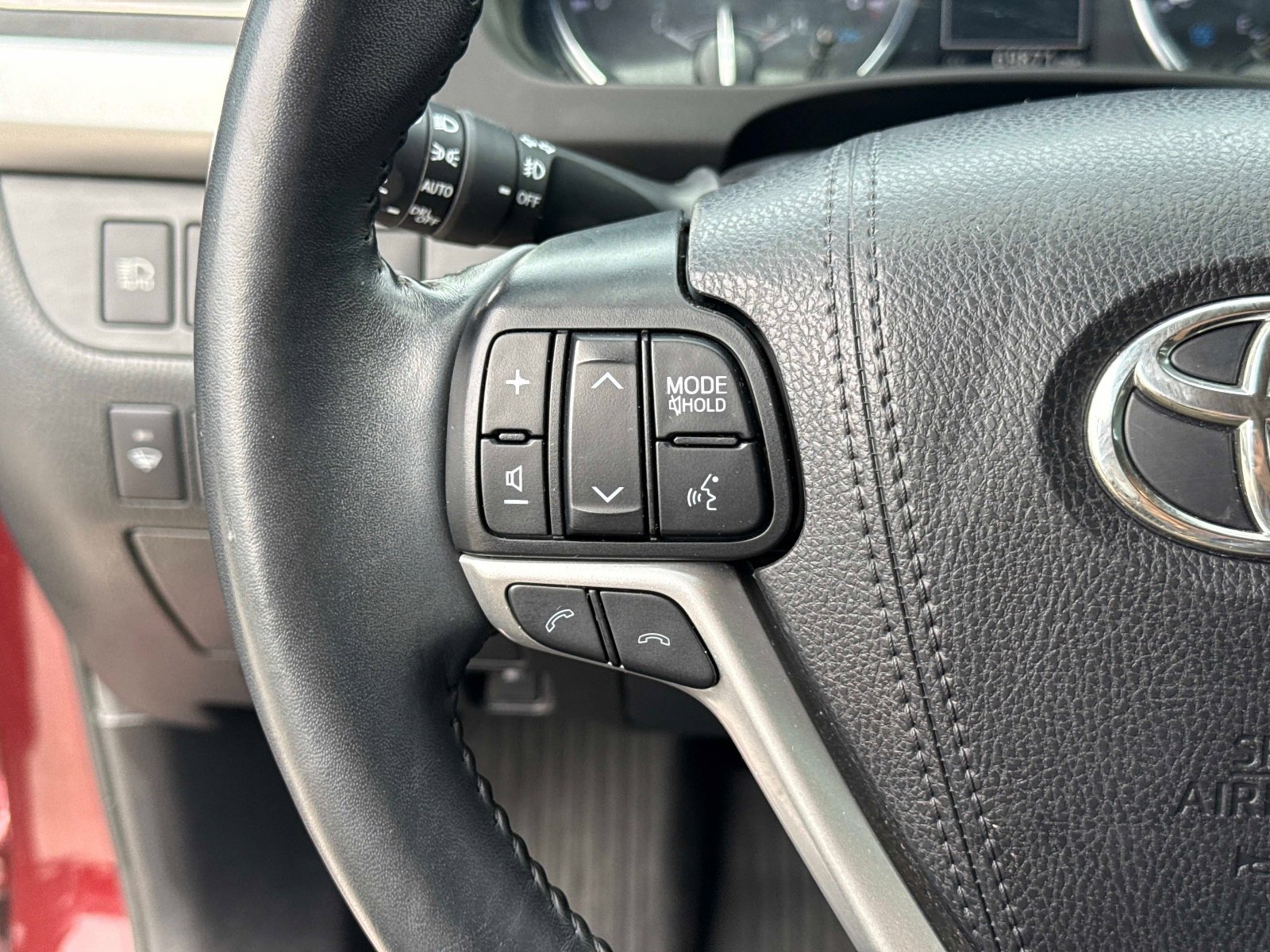 Used 2019 Toyota Highlander XLE AWD/4WD image 32
