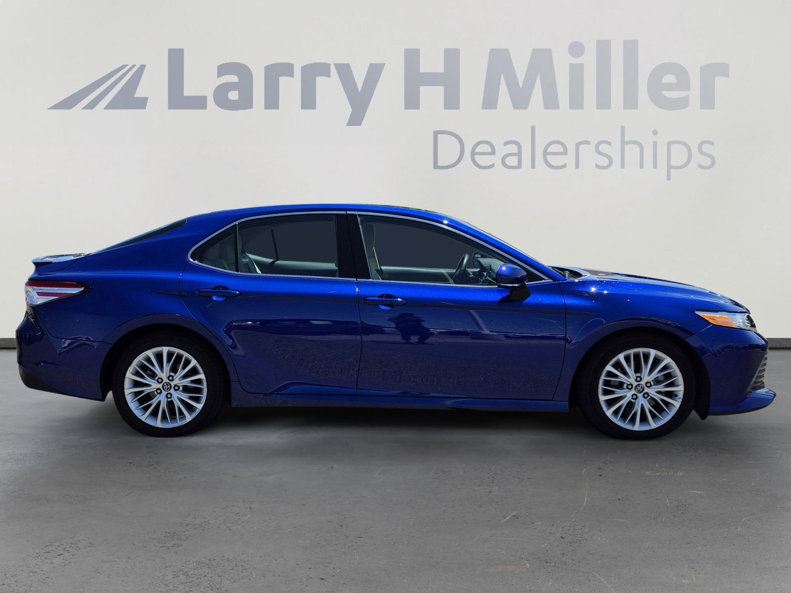 Used 2018 Toyota Camry XLE w/ Driver Assist Package FWD image 6