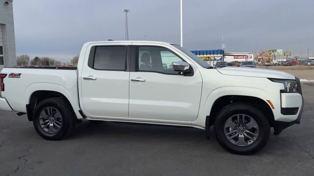 Used 2025 Nissan Frontier SV image 3