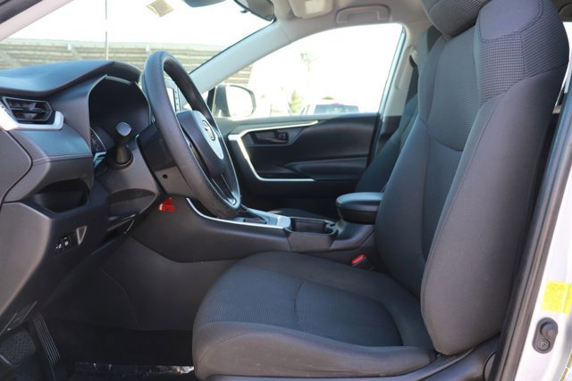 Used 2021 Toyota RAV4 LE image 11