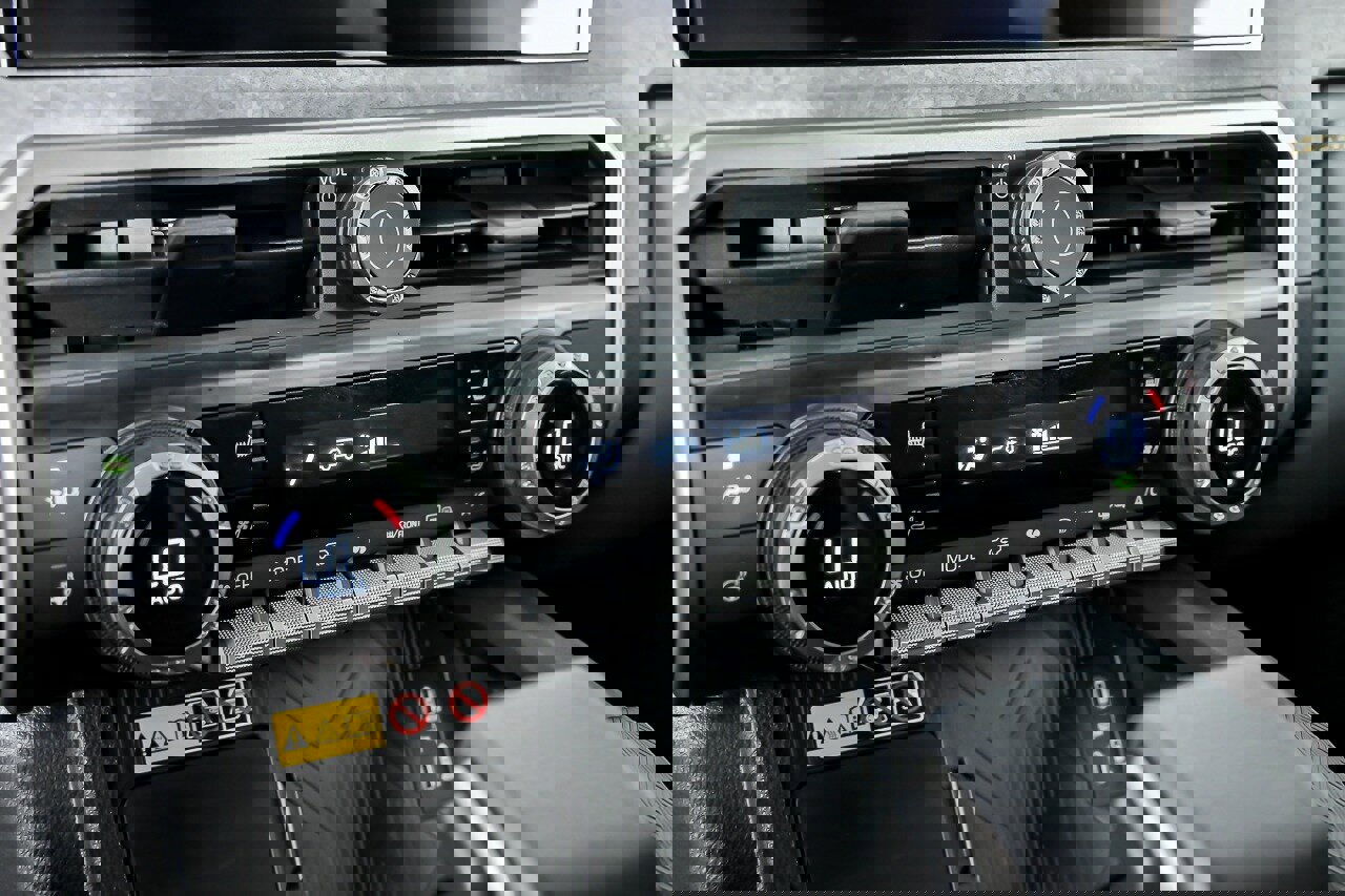 Used 2025 Toyota 4Runner Trailhunter image 32