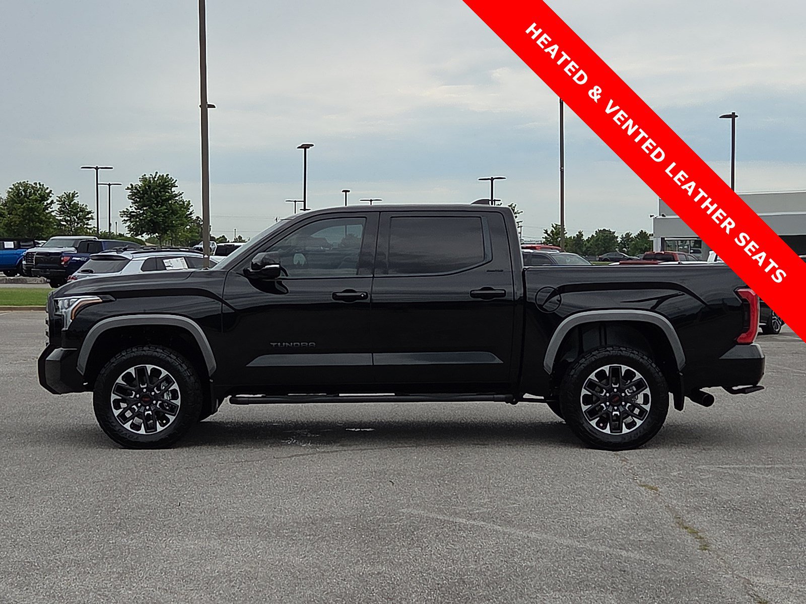 Used 2024 Toyota Tundra Limited AWD/4WD image 3