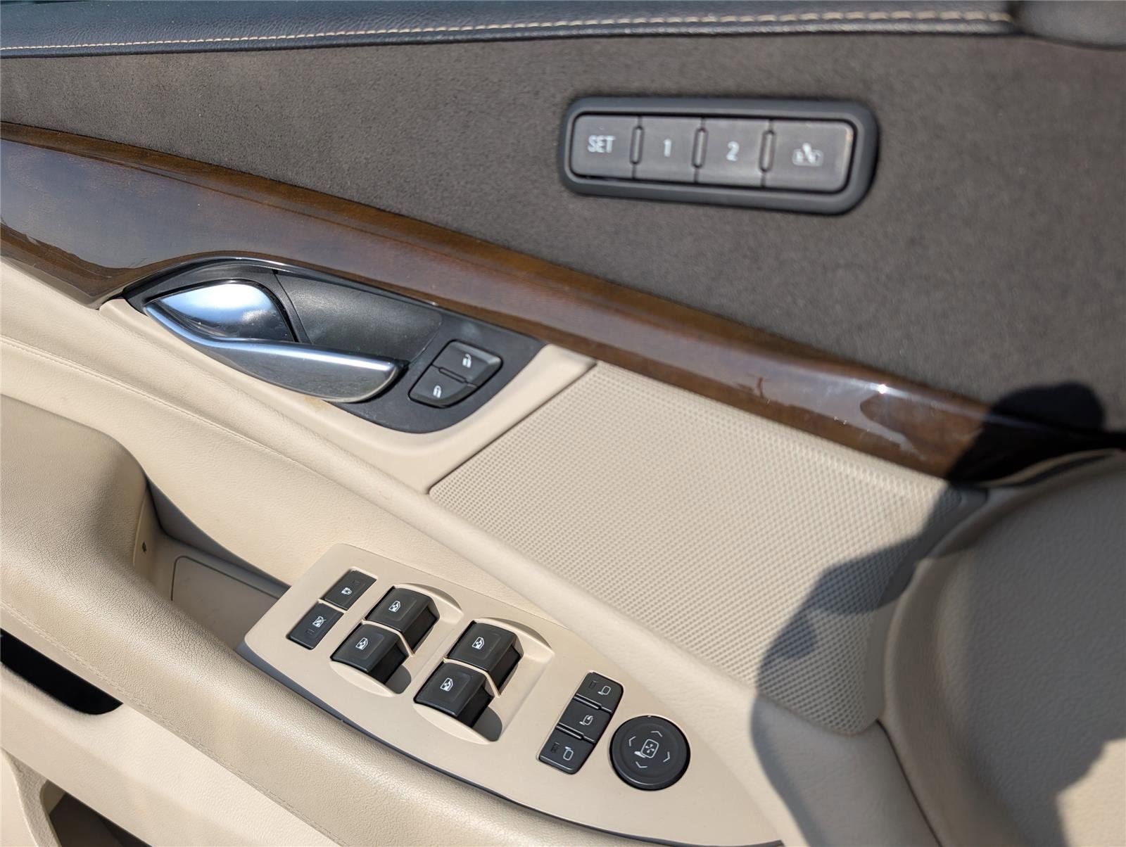 Used 2018 Cadillac Escalade Luxury RWD image 12