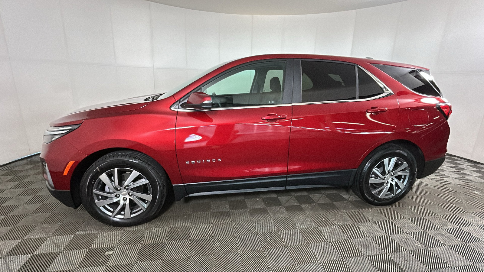 Used 2024 Chevrolet Equinox LT FWD image 7