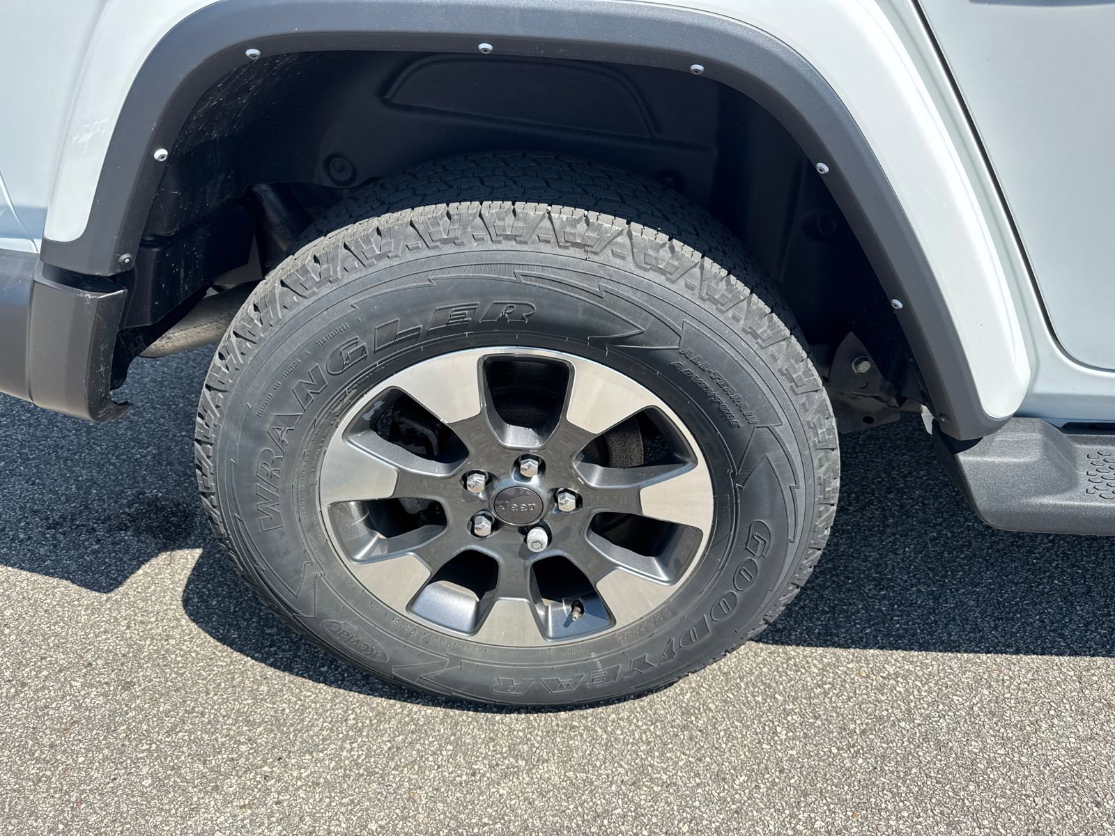 Used 2022 Jeep Wrangler Unlimited Sahara w/ Dual Top Group AWD/4WD image 17