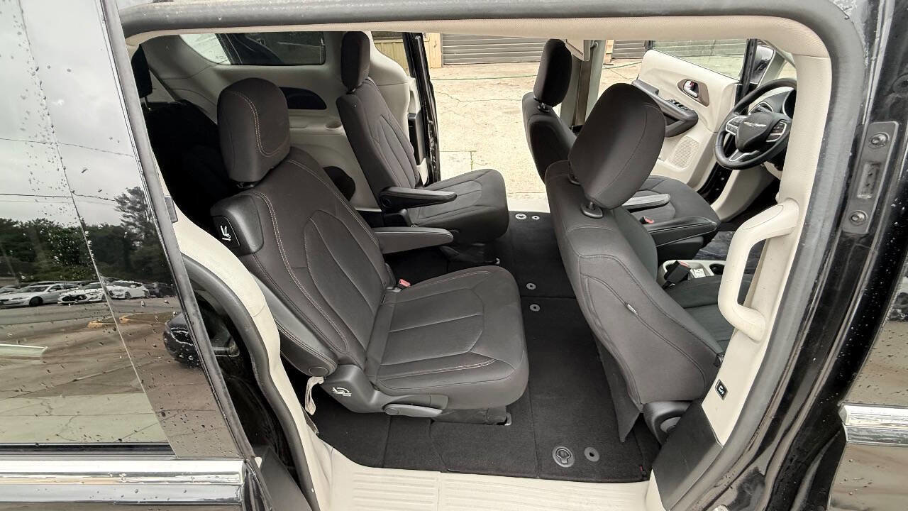 Used 2017 Chrysler Pacifica Touring FWD image 52