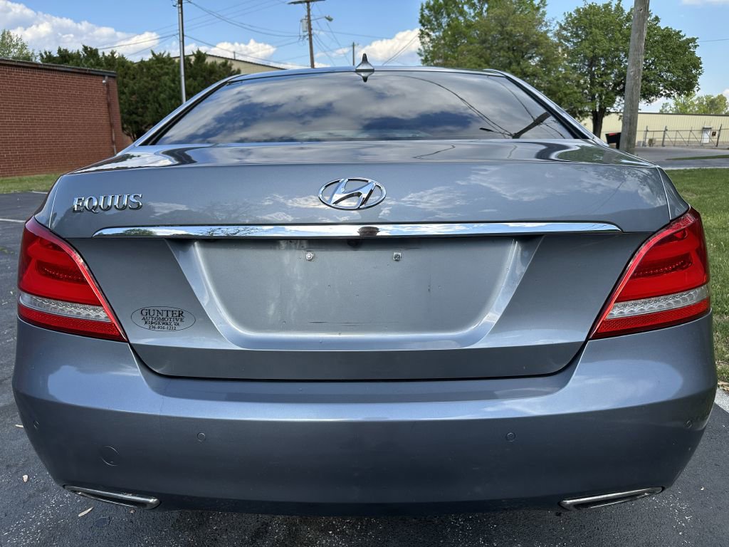 Used 2015 Hyundai Equus Signature RWD image 7