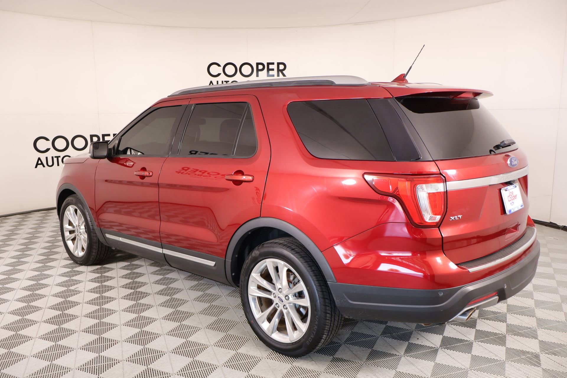 Used 2018 Ford Explorer XLT w/ Equipment Group 202A image 24