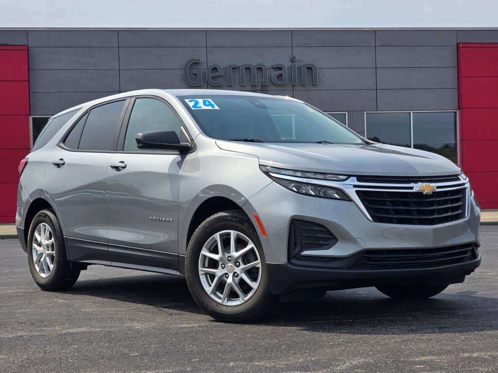 Used 2024 Chevrolet Equinox LS w/ LS Convenience Package FWD image 2