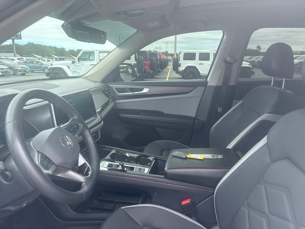 Used 2024 Volkswagen Atlas Peak Edition SE AWD/4WD image 19