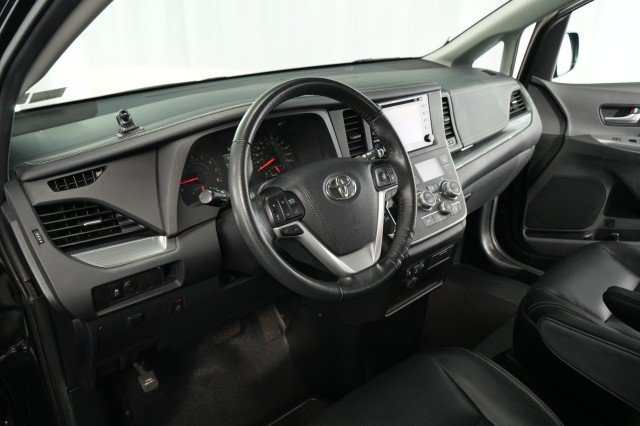 Used 2020 Toyota Sienna SE FWD image 36