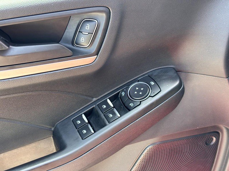 Used 2022 Ford Escape SE w/ SE Sport Appearance Package FWD image 16