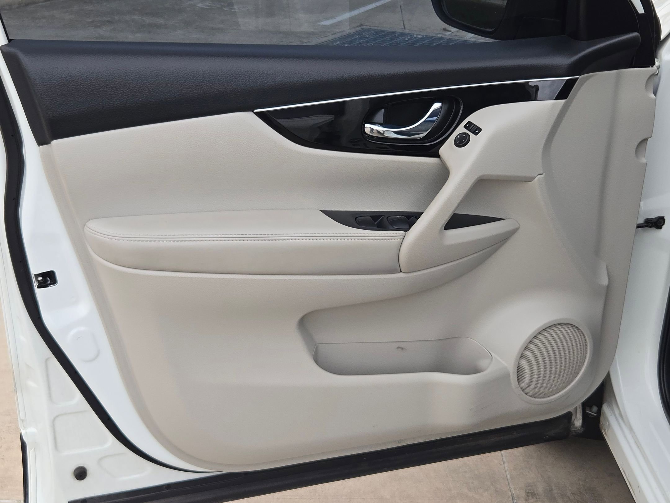 Used 2019 Nissan Rogue Sport SL image 11