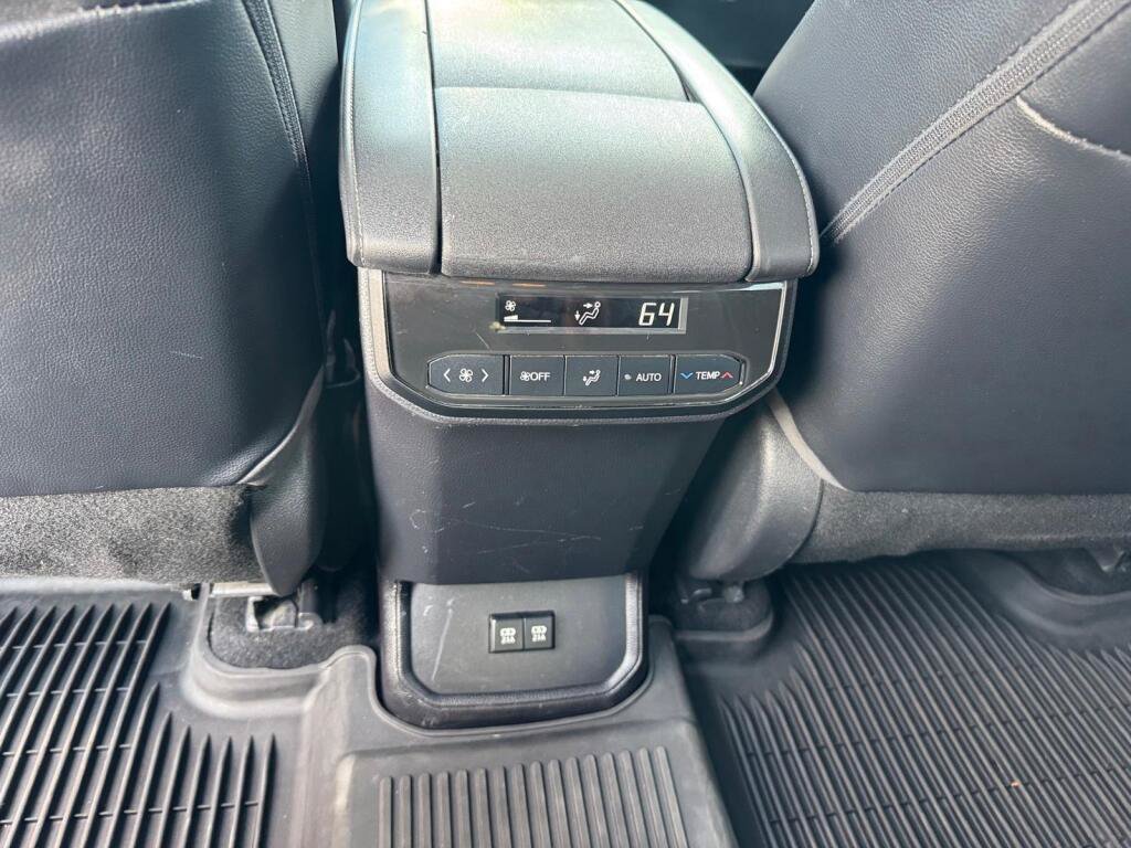 Certified 2020 Toyota Highlander XLE AWD/4WD image 9