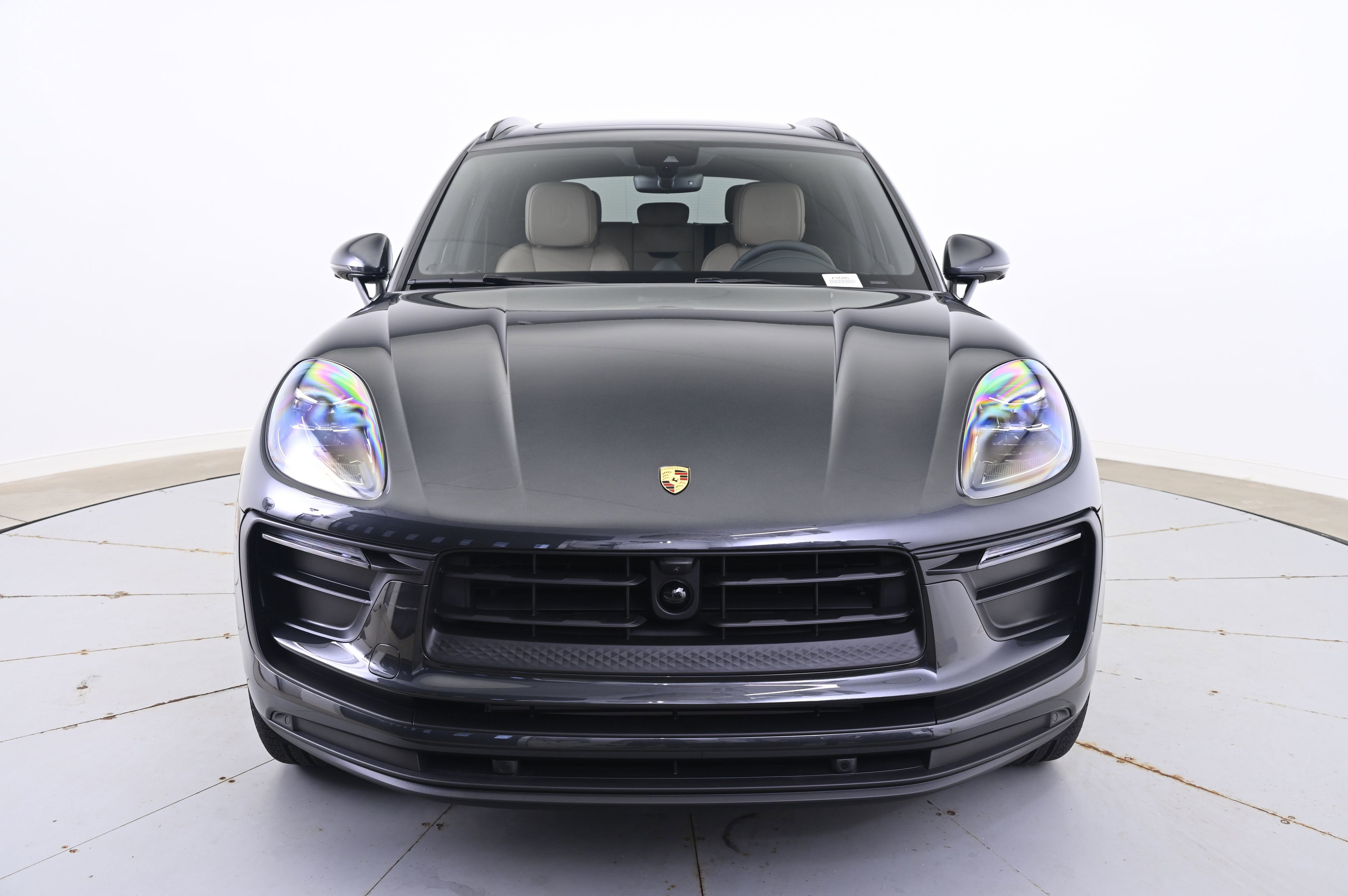 Certified 2025 Porsche Macan image 10