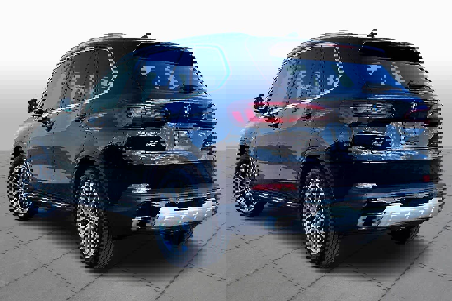 Used 2023 BMW X5 xDrive45e image 11