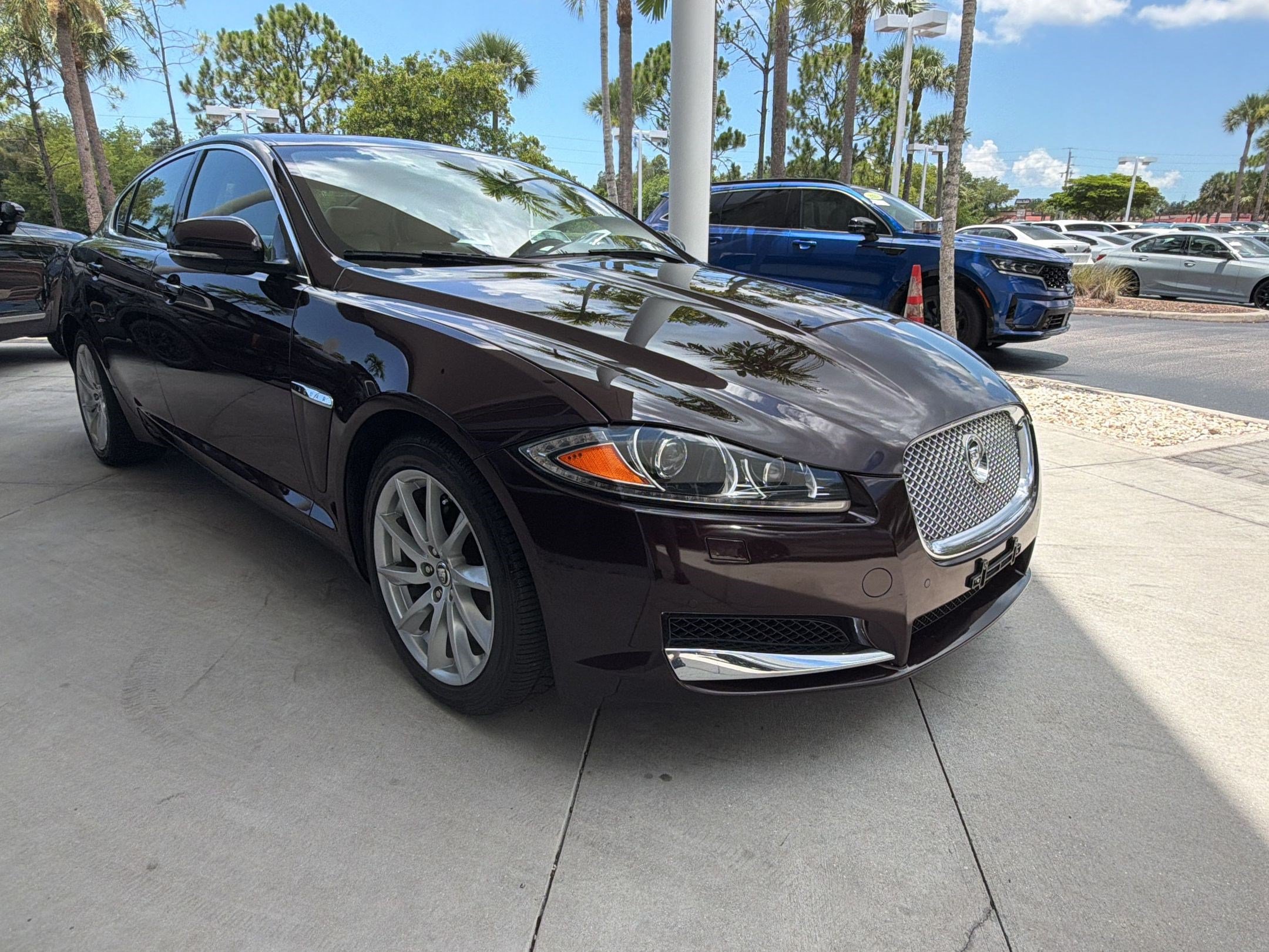 Used 2013 Jaguar XF RWD image 7