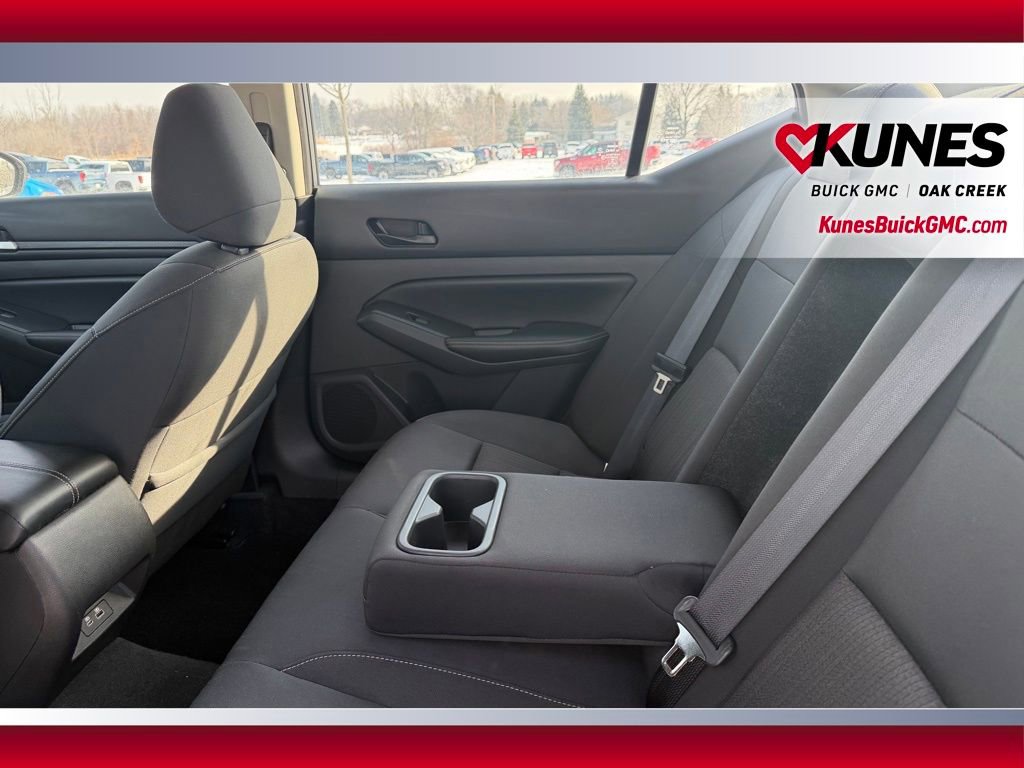 Used 2024 Nissan Altima 2.5 SV image 6