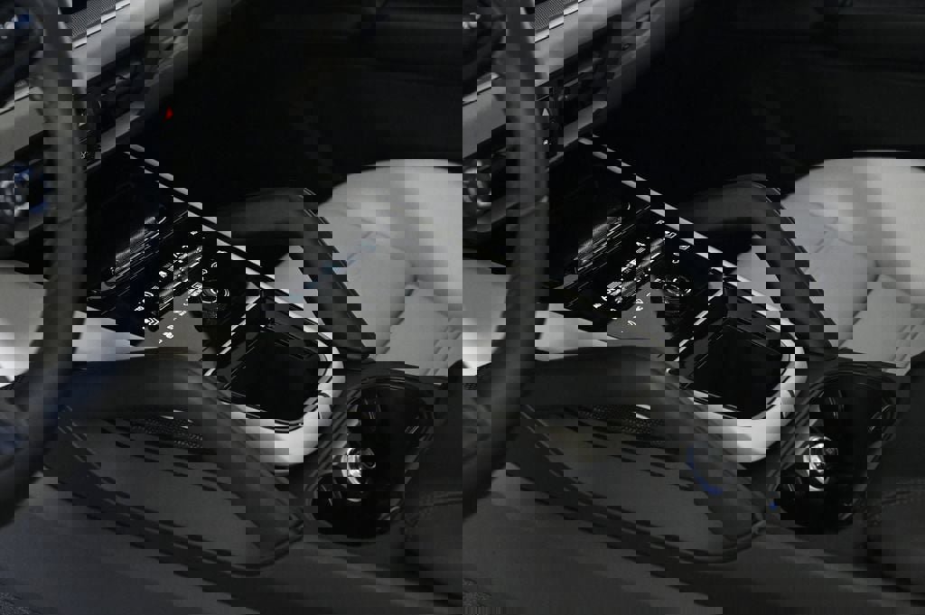 Certified 2025 Porsche Cayenne S image 21