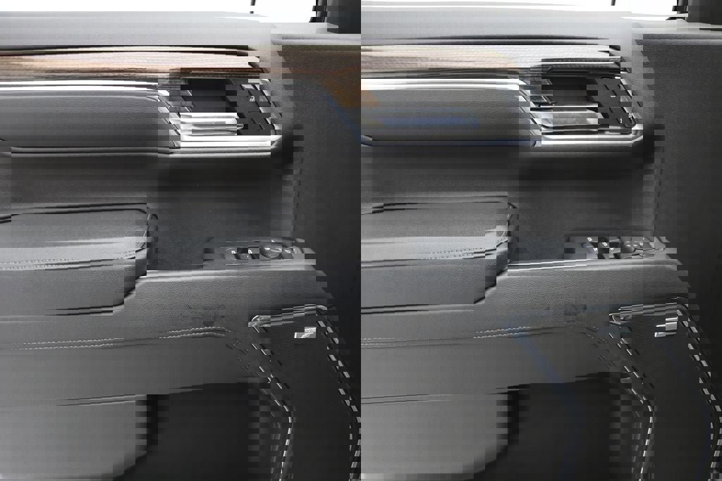 Used 2023 Chevrolet Silverado 1500 RST w/ Redline Edition AWD/4WD image 19