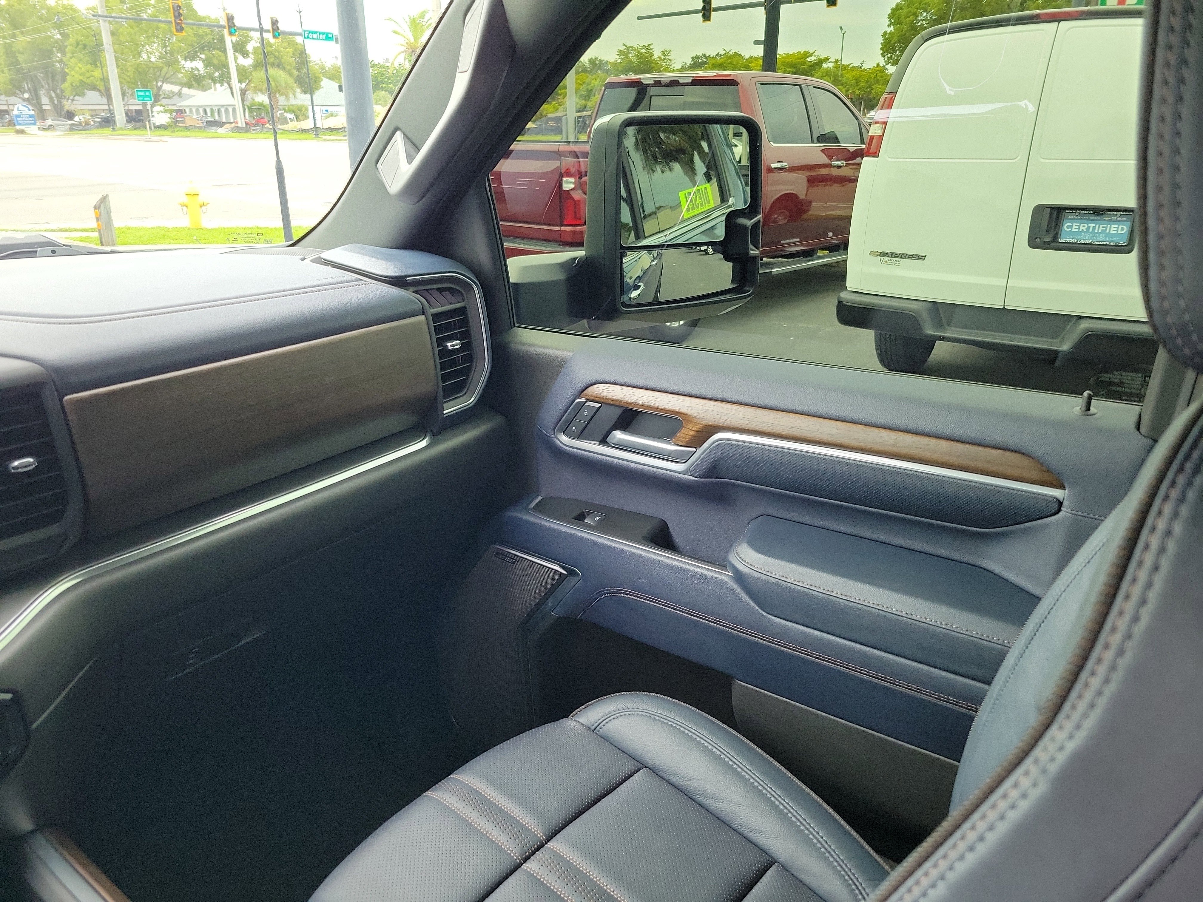 Used 2025 Chevrolet Silverado 3500 High Country w/ Technology Package image 12