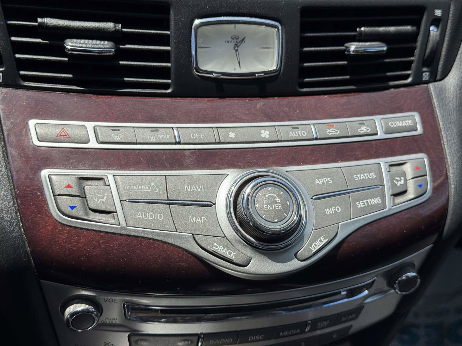 Used 2019 INFINITI Q70 Luxe AWD/4WD image 27