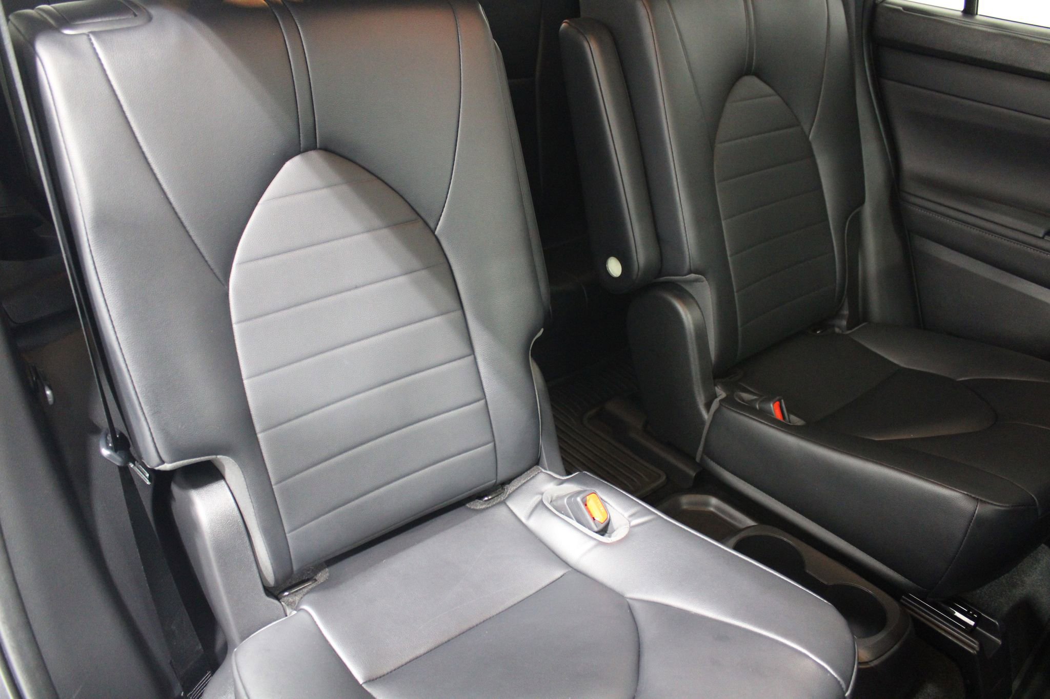 Used 2023 Toyota Highlander XLE AWD/4WD image 26