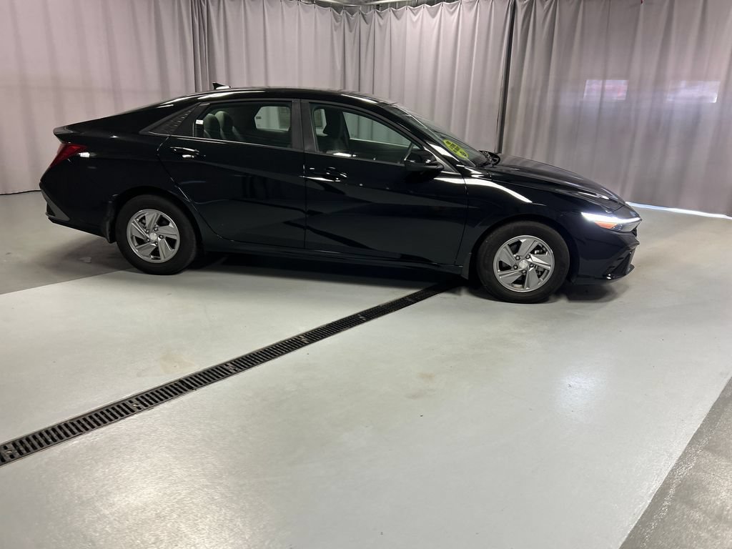 Used 2026 Hyundai Elantra SE FWD image 8