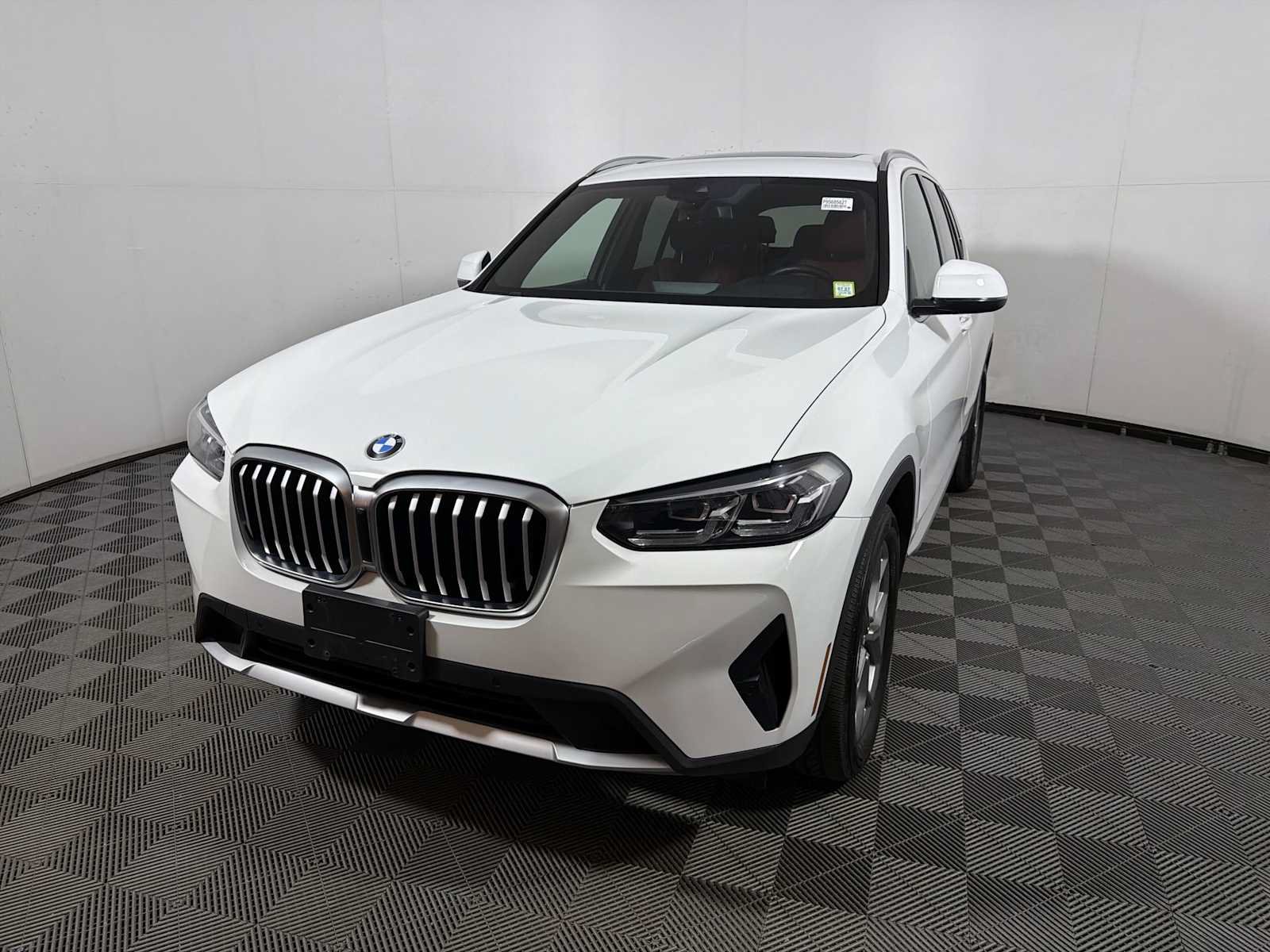 Used 2023 BMW X3 xDrive30i w/ Convenience Package AWD/4WD image 3