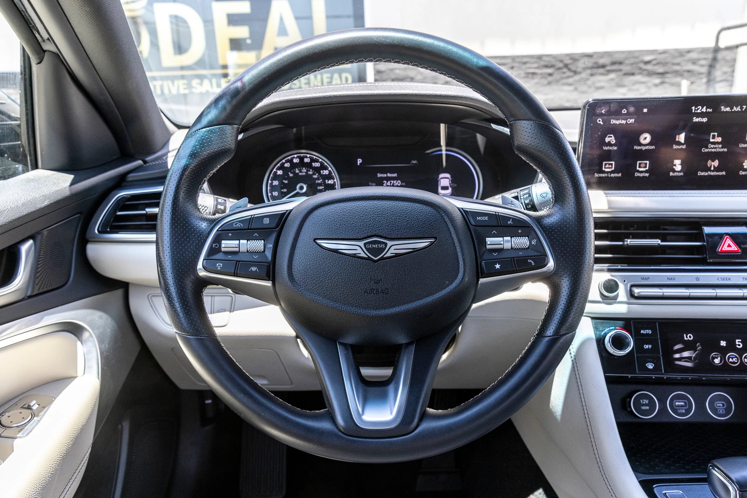 Used 2025 Genesis G70 2.5T RWD image 35