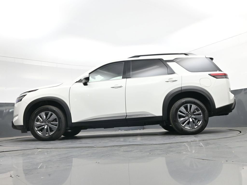 Used 2025 Nissan Pathfinder SV AWD/4WD image 45