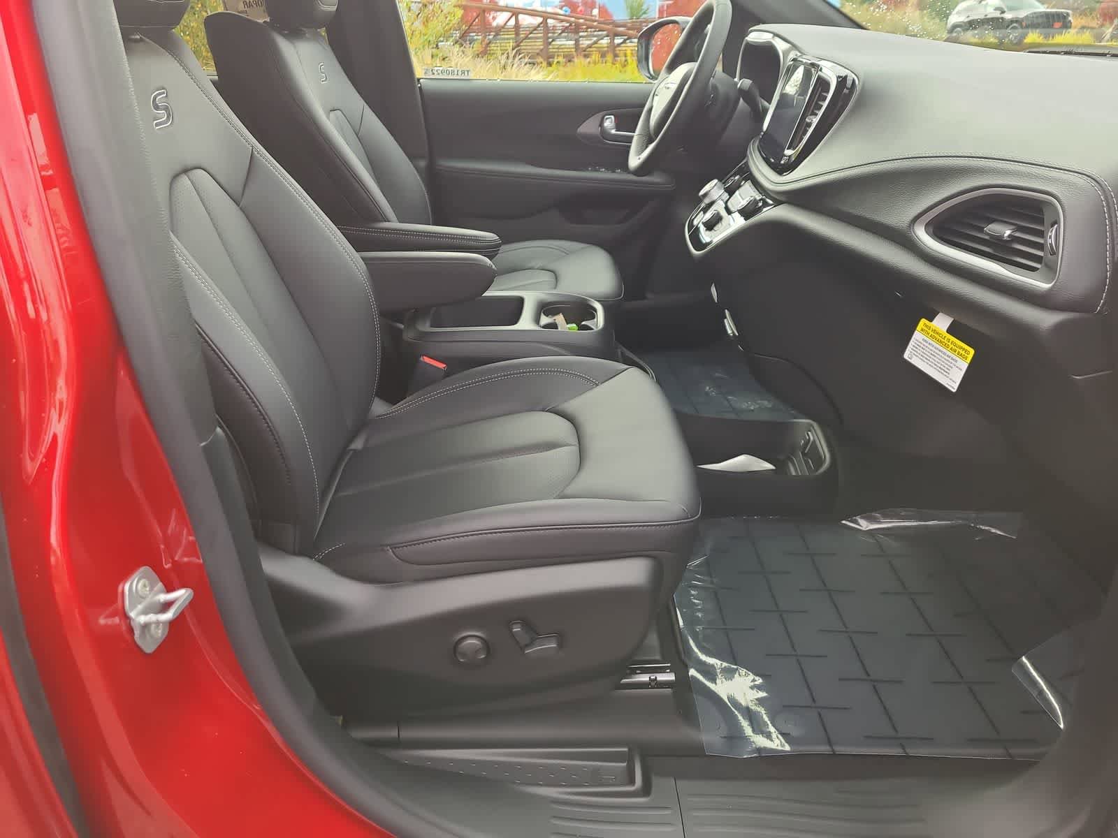New 2026 Chrysler Pacifica Select FWD image 22