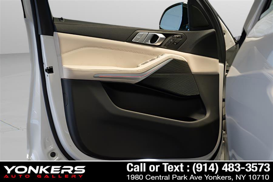 Used 2022 BMW X7 xDrive40i w/ Executive Package image 58