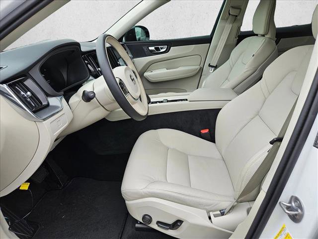 Used 2025 Volvo XC60 B5 Core AWD/4WD image 12