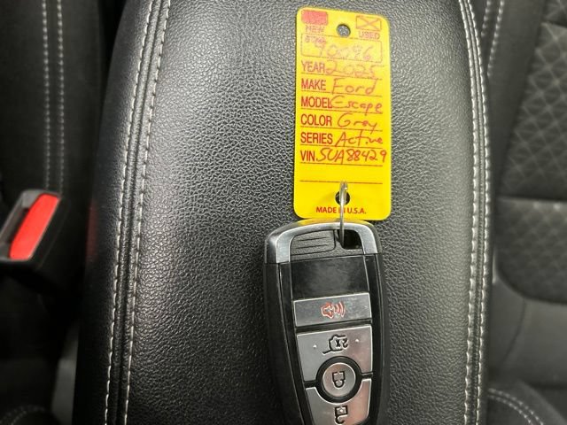 Used 2025 Ford Escape Active AWD/4WD image 16
