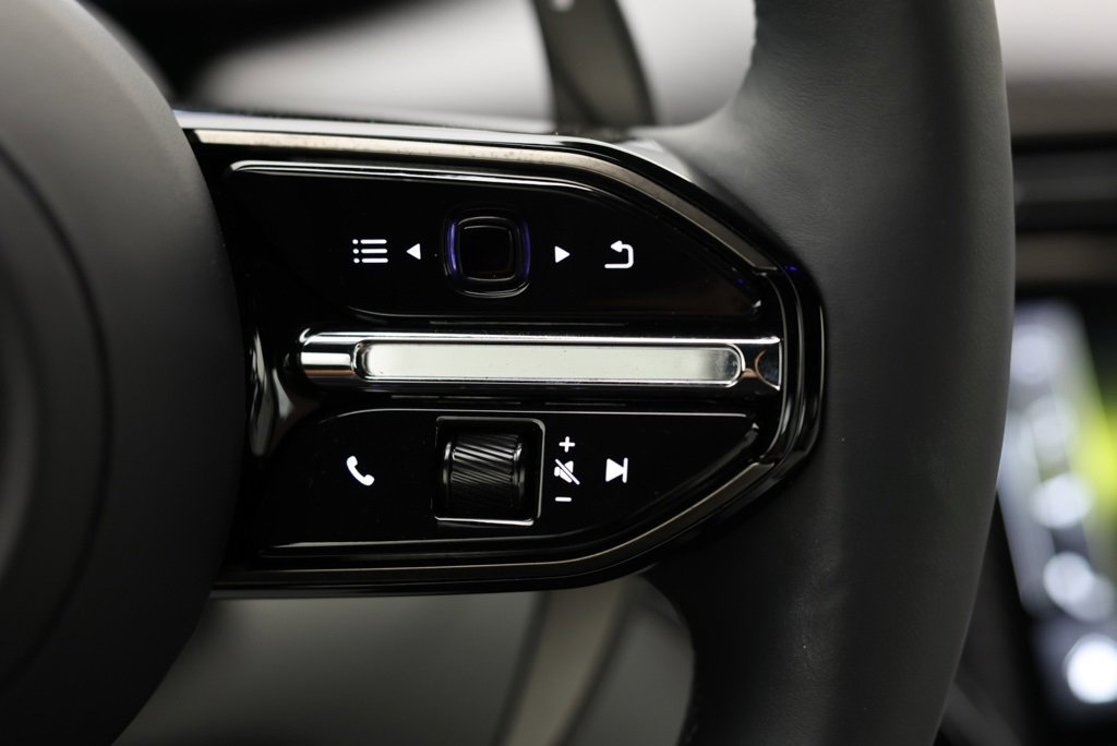 New 2025 Aston Martin V8 Vantage Coupe image 18