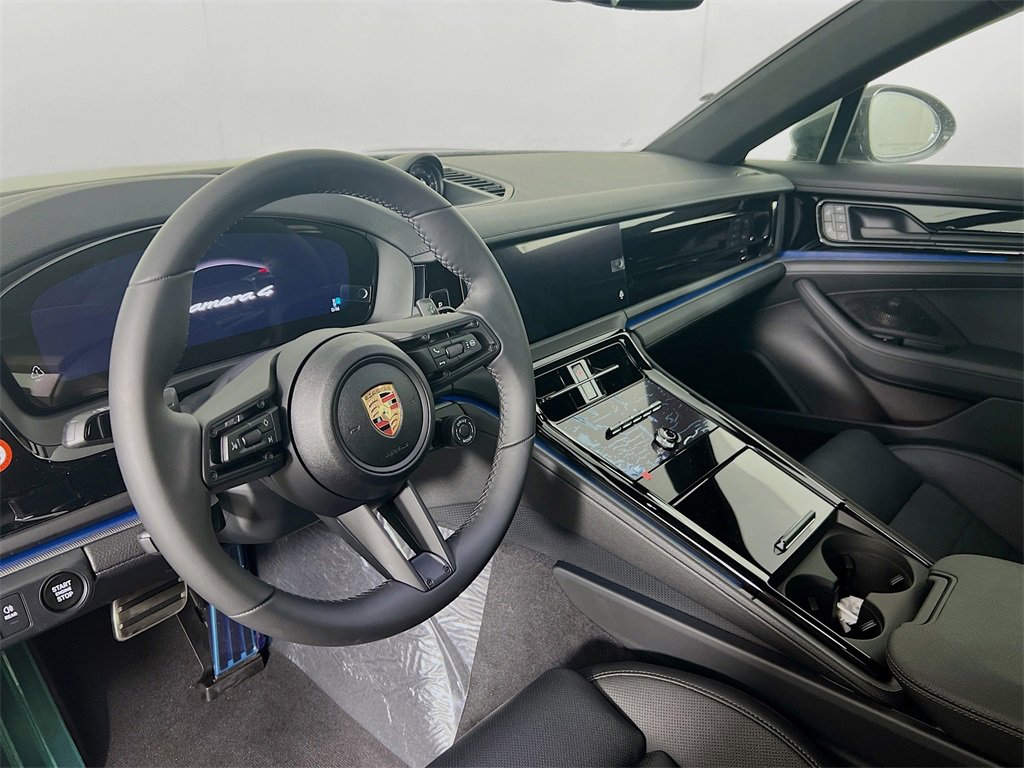 New 2025 Porsche Panamera 4 image 4