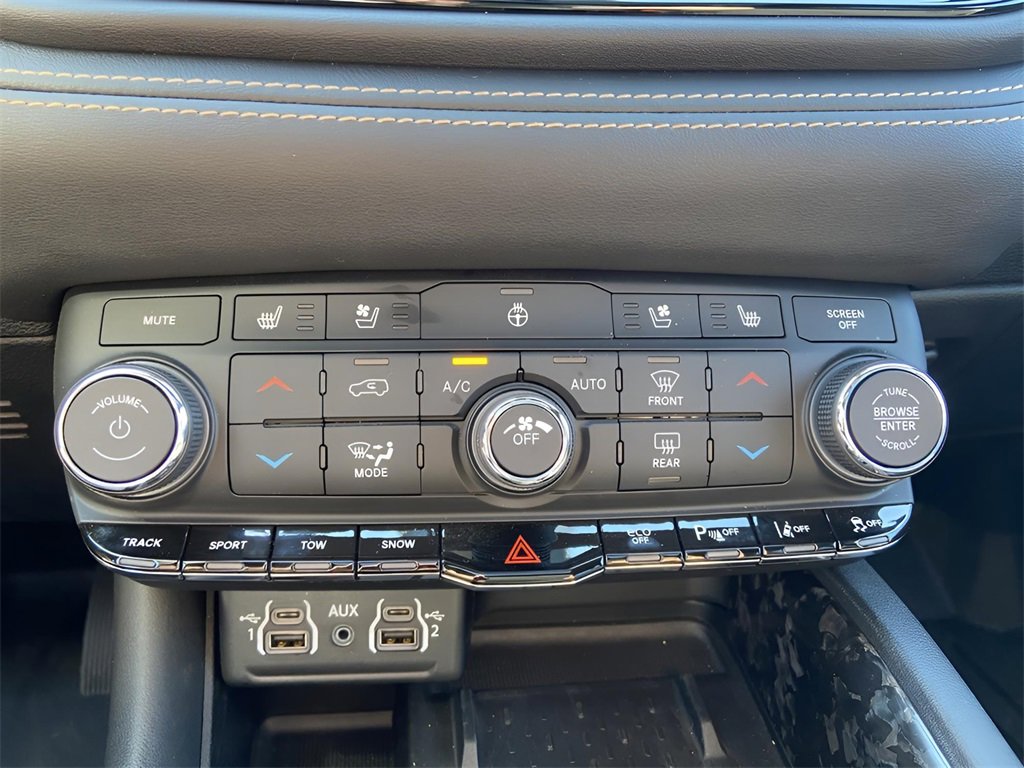 Used 2025 Dodge Durango R/T image 33